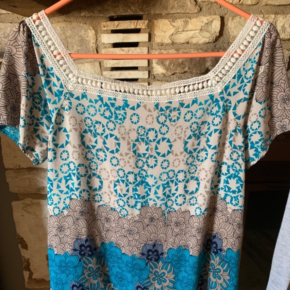 ✨3 for $25✨ Fun 2 Fun square neck top - Picture 2 of 7